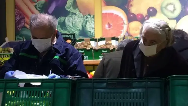 Пензионери су последњи пут у петак били у набавци у раним јутарњим часовима