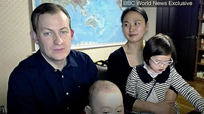 بي بي سي حوارا جديدا مع بروفيسور روبرت كيلي الذي حقق لقاؤه السابق انتشارا واسعا على مواقع التواصل الاجتماعي.