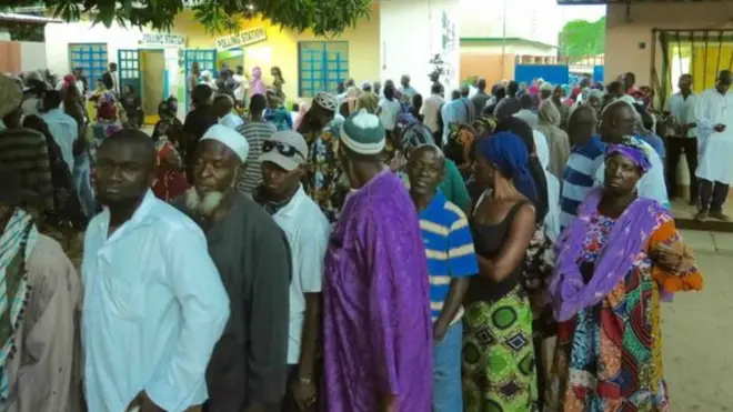 Dad saf ugu jira inay codkooda ka dhiibtaan doorashada madaxtinimada Gaambiya.