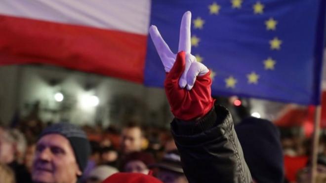 В ноябре этого года тысячи демонстрантов вышли на улицы разных польских городов, чтобы выразить свой протест против предполагаемых реформ