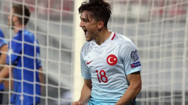 Cengiz Ünder AS Roma ekibine katılıyor.