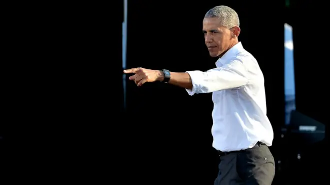أوباما يقول إن التقدم الذي حققه خلال سنوات حكمه الثماني سوف يُقوض مالم تنتخب كلينتون خلفا له.