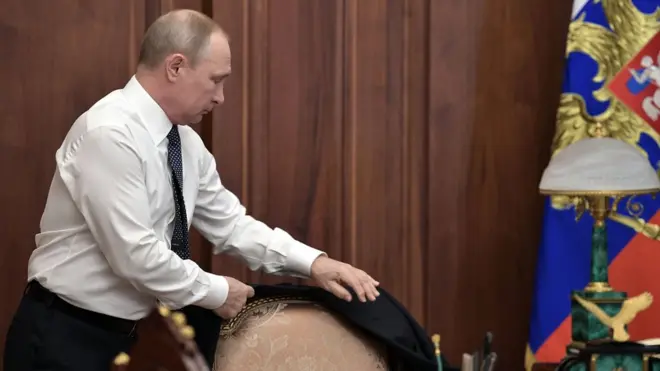 Путин берет пиджак