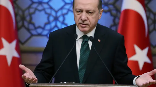 ประธานาธิบดีเรเจป ทายยิป แอร์โดอัน เรียกร้องให้ชาวตุรกีรวมกันเป็นหนึ่งเดียวและไม่ยอมแพ้ต่อ "เกมสกปรก"