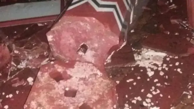 વાવાઝોડામાં નુકસાન પામેલો એક મિનારો