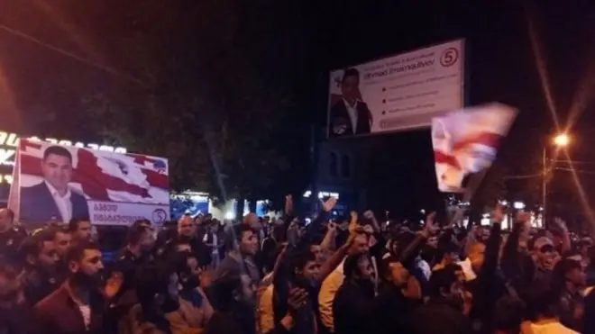Oktyabrın 8-də səsvermə başa çatandan sonra Marneulidə müxalif Vahid Milli Hərəkat partiyasının mitinqi keçib.