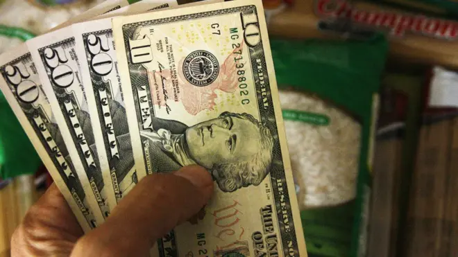 Cómo les ha ido con el dólar a Ecuador, Panamá y El Salvador, las 3 economías dolarizadas de América Latina - BBC News Mundo