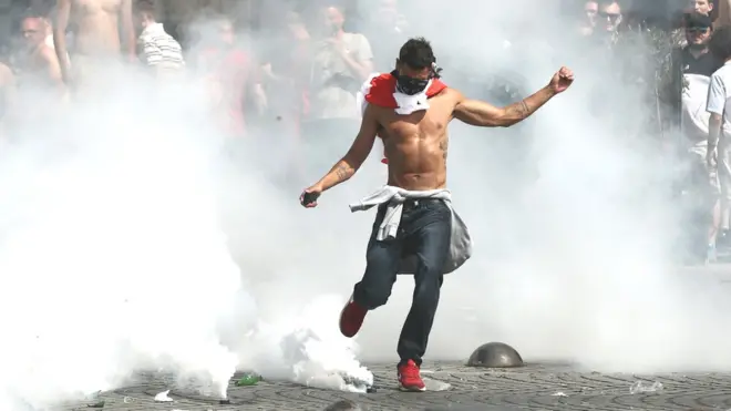 La selección rusa podría ser suspendida si hay nuevos incidentes en los estadios.