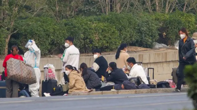 即便如此，仍有許多廠房員工嘗試突圍離開