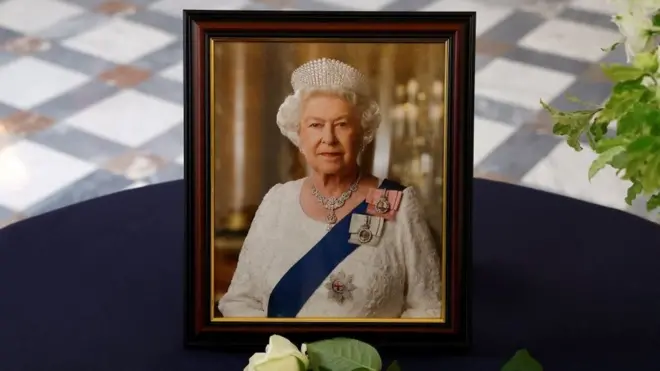 الملكة إليزابيث