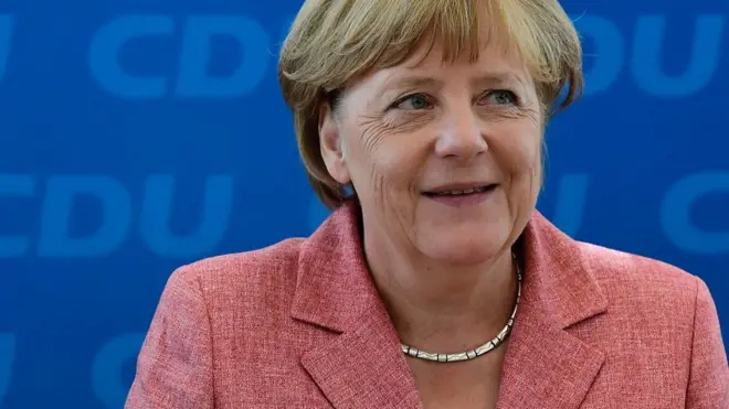 Как ожидается, Меркель официально объявит о своем намерении в воскресенье вечером
