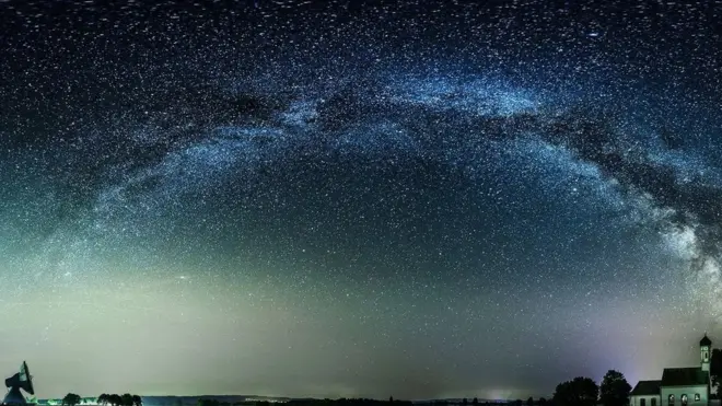 Alors que les astronomes repèrent de plus en plus d'exoplanètes au-delà du système solaire, certains pensent que la découverte d'une vie extraterrestre sera inévitable