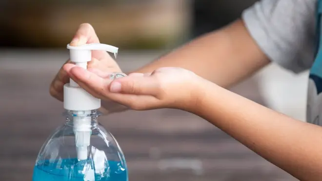 कोरोना वायरस: क्या आप सही सैनिटाइज़र का इस्तेमाल कर रहे हैं?