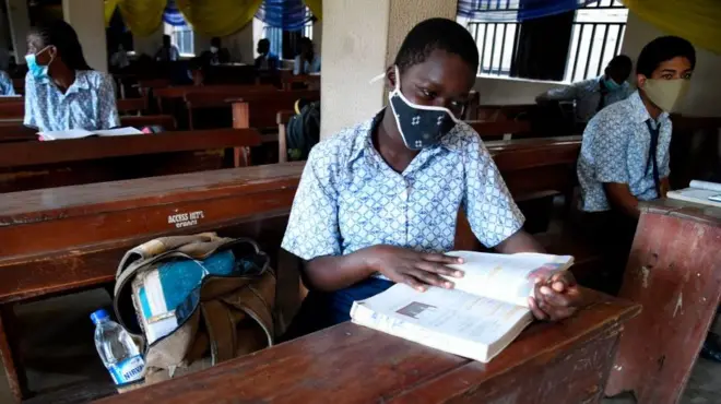 Nigeria secondary school students dey prepare for WASSCE