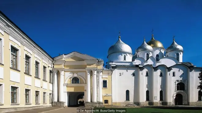 Đại giáo đường St. Sophia là nhà thờ cổ nhất Nga và là một trong những nơi đầu tiên có kiến trúc củ hành