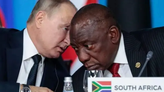 Perezida Ramaphosa na Perezida Putin, bafashwe isanamu mu nama bigeze guhuriramwo muri kahise, baravuganye kuri terefone ku wa kane