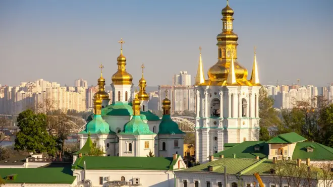 O Kyiv Pechersk Lavra, ou monastério das cavernas, é um marco arquitetônicoslot online deKiev