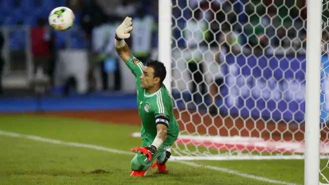 عصام الحضري يبعد ركلة الترجيح الأخيرة