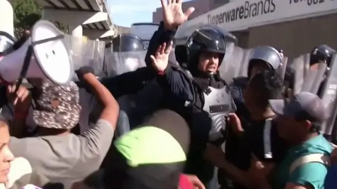 Son alrededor de 500 y forman parte de la caravana.