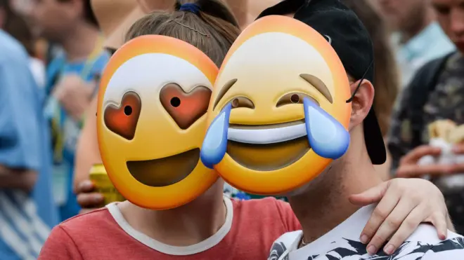Маски-эмодзи