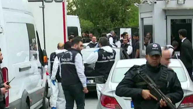 عشرات المحققين الأتراك يصلون إلى منزل القنصل السعودي