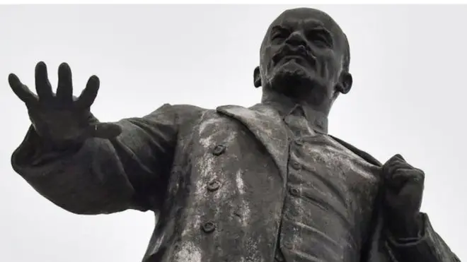 Памятник Ленину