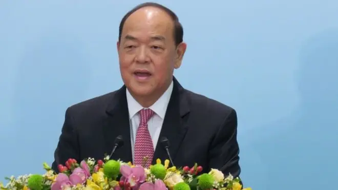 贺一诚虽然曾担任立法会主席和行政会成员，但未曾担任任何官职。