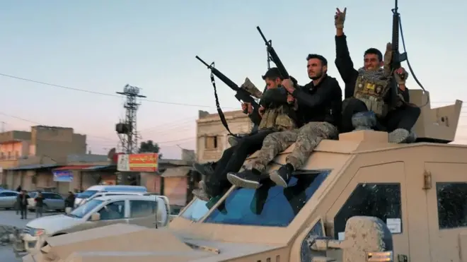 عناصر من قوات سوريا الديمقراطية في الحسكة