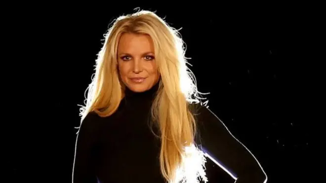 طلبت النجمة عزل والدها من منصب الوصي القانوني لها