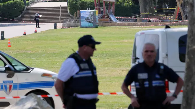 El ataque ocurrió en un parque cercano al lago Annecy, en el sur de Francia.