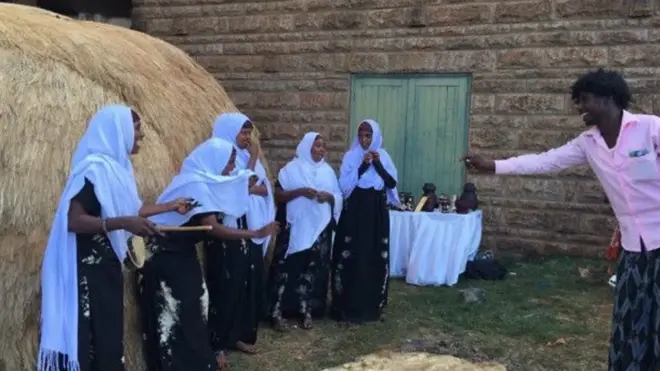 Soomali xuseysa todobadka hidaha iyo dhaqanka.