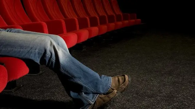 "ගැටලුව තියෙන්නේ මේ ප්‍රේක්ෂකයන් සිනමා ශාලාවට නොයන එක"