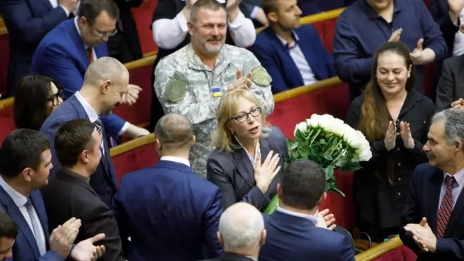 Людмилу Денісову вітають в парламенті з новою посадою, 15 березня