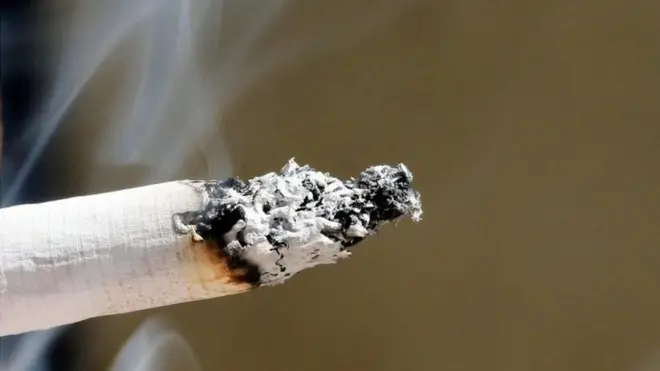 سيجارة مشتعلة