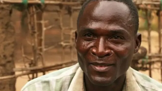 Eric Aniva est une "hyène" respectée du village.