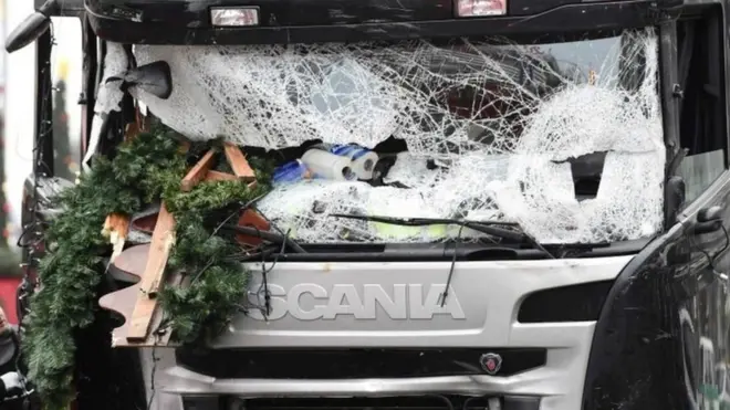 Атака на ярмарку в Берлине унесла жизни 12 человек