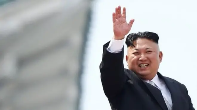 El actual líder, Kim Jong Un, se mostró relajado y sonriente.