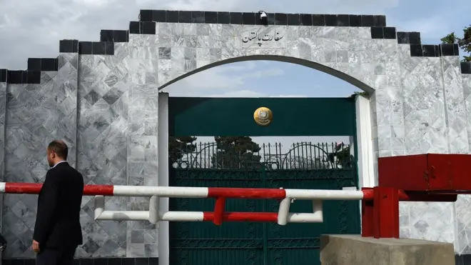 د پاکستان سفارت په خبرپاڼه کې دغه راز ویل شوي، چې د دسمبر له ۲۷ وروسته به هېڅ داسې ویزا غوښتنلیک و نه منل شي، چې د ګوزڼ واکسین سند یا سرټیفیکټ ورسره مل نه وي.