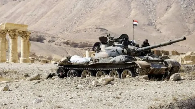 Танк під сиріійським прапором у Пальмірі