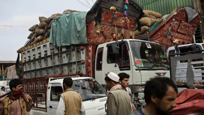 سږ کال پاکستان هم د افغان مېوې په مخ لار ونه تړله.