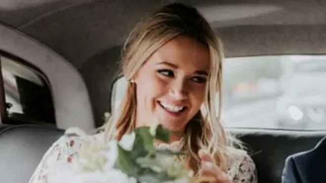 पारंपरिक विवाह यानी मर्द और औरत के विवाह बंधन से इतर अब कुछ महिलाएं ख़ुद से ही शादी कर रही हैं.