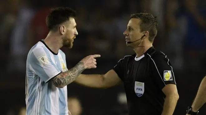 29 سالہ سٹرائیکر پر 8100 برطانوی پاؤنڈ کا جرمانہ بھی کیا