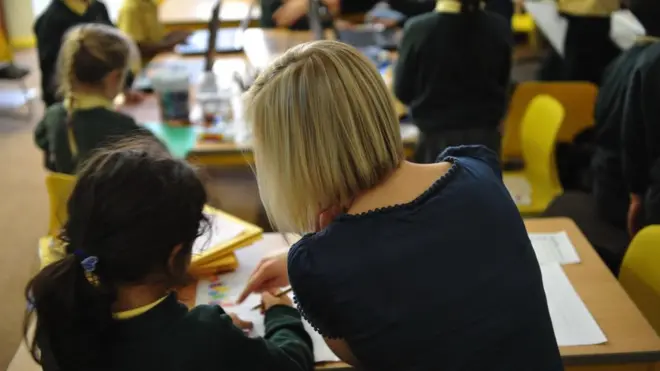 „U praksi, radimo i kao pedagozi, psiholozi, ali i posao direktora, pa čak i čistačice ako zatreba", kaže niški pedagog