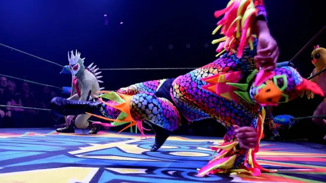 En el espectáculo Lucha VaVOOM el ring se llena de colores y de los más pintorescos disfraces. (Foto: David Chi)