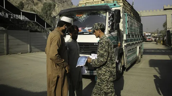 پښتونخوا کې د اوړو د ۲۰۰ کارخونو له ډلې څه باندې ۱۰۰ ډوپه (دیوالي) شوې دي.