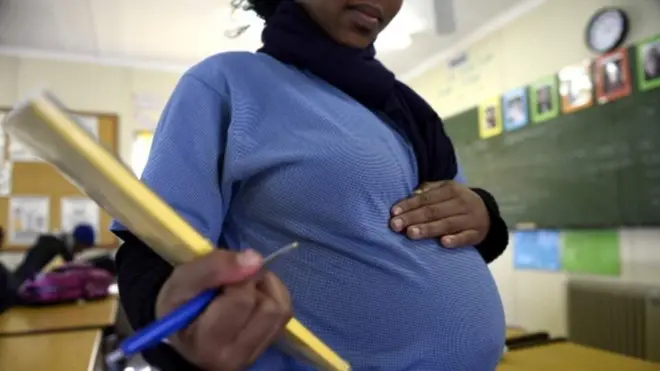 Di Tanzania, setiap tahun 15.000 murid harus berhenti sekolah karena hamil.