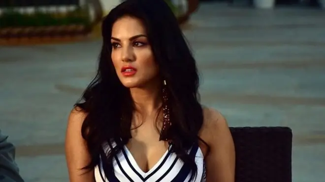 بالی وڈ کی اداکارہ سنی لیونی کی زندگی پر بننے والی ویب سریز ’ان ٹولڈ سٹوری آف کرن جیت کور‘ میں کیا کچھ دیکھنے کو ملے گا جبکہ بالی وڈ کے کھلاڑی بھیا اب کس انداز میں سامنے آ رہے ہیں۔