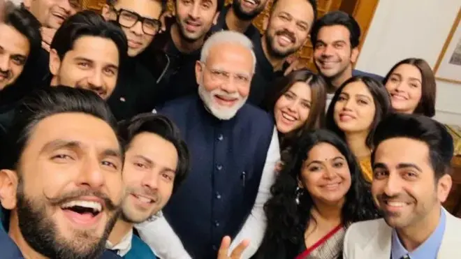 مودی بالی وڈ ستاروں کے ہمراہ