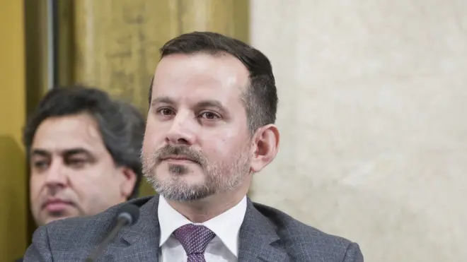 اجمل احمدي ومنله چې په هېواد کې د اداري فساد پراخ شتون د حکومت اعتبار ته د زیان رسولو یو مهم عامل و.