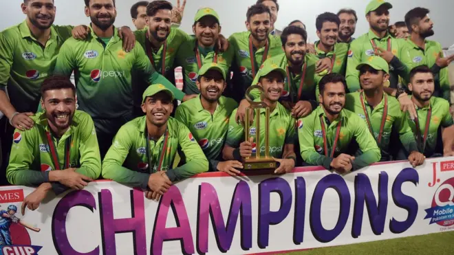 یہ پہلا موقعہ ہے کہ پاکستان ٹی ٹوئنٹی کی عالمی درجہ بندی میں پہلے نمبر پر آیا ہے۔